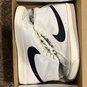 White with black swoosh. Nike blazer mid ‘77 vintage. Never worn